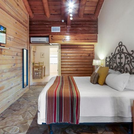 Wimberley Log Cabins Resort And Suites- Unit 3 Ngoại thất bức ảnh